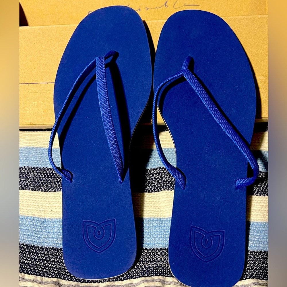 ROTHYS flip flops - brand new with tags- never worn - royal blue
